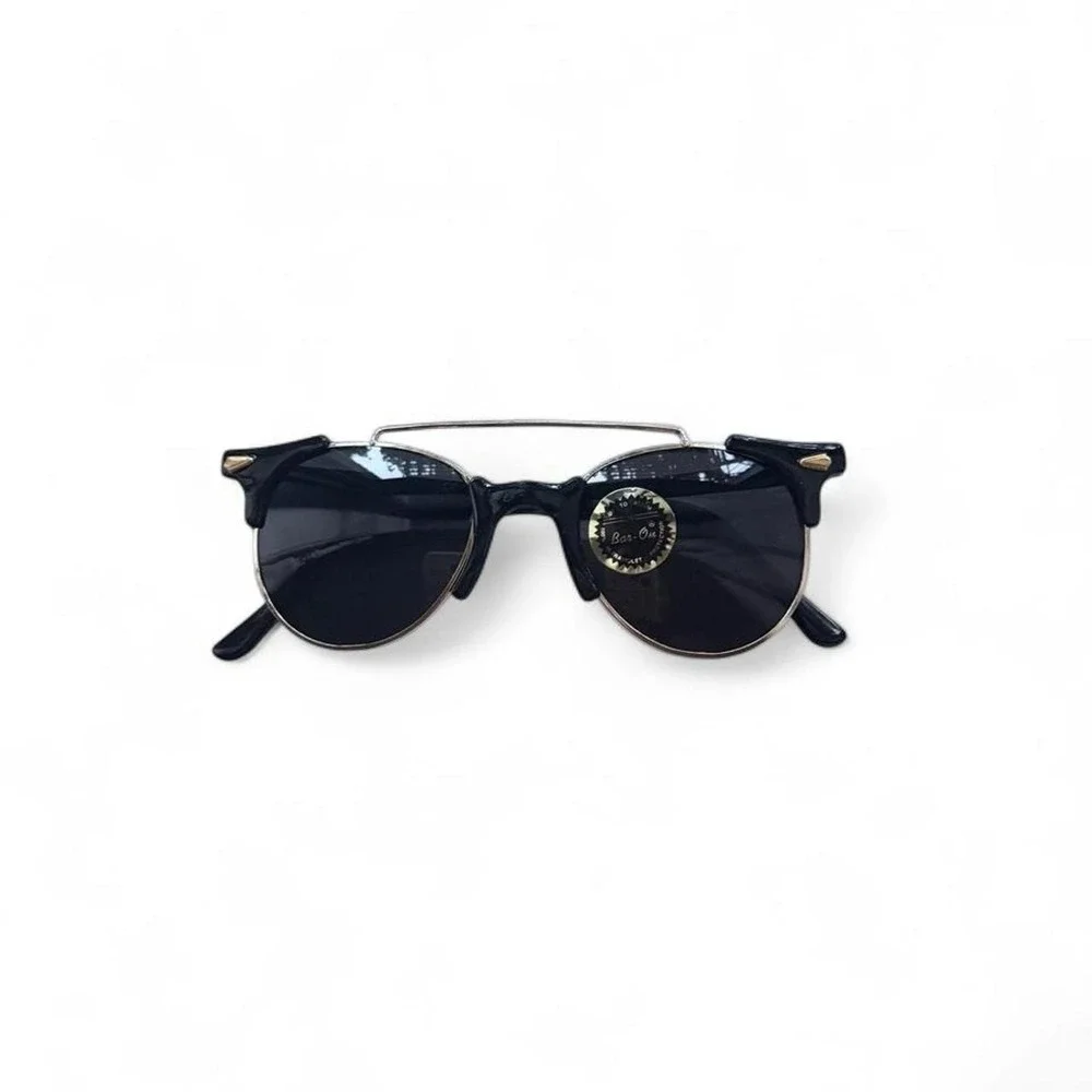 Vintage Y2K (2001) Black sunglasses